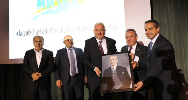 Başkan Böcek, ‘Turizmcilerimizin Emrinde Olacağız’