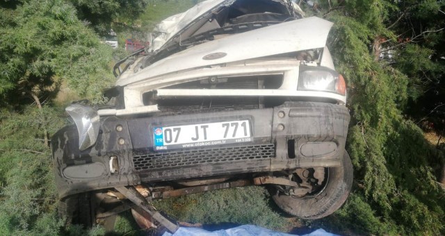 Manavgat'ta Minibüs Takla Attı: 1 Ölü, 1 Yaralı