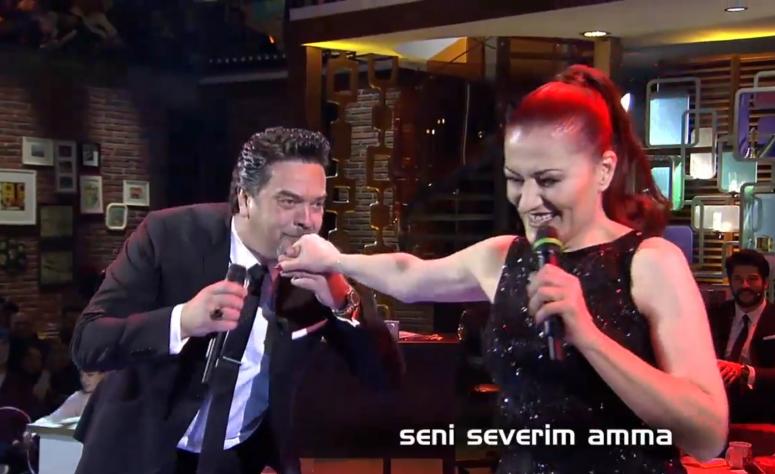 Candan Erçetin'den Öyle Bir Cevap Geldiki Beyaz Elini Öptü