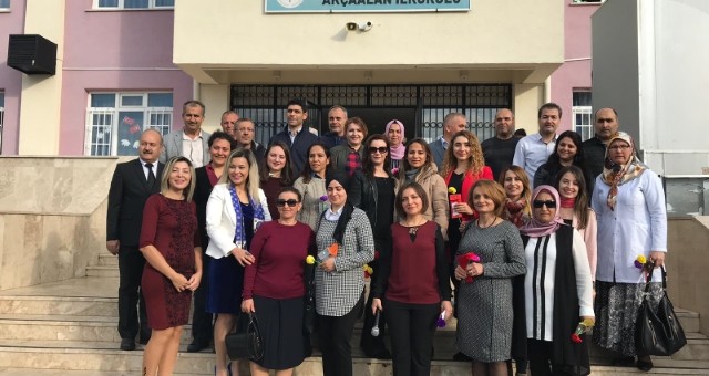 Akçaalan İlkokulunda Öğretmenler Günü Coşkusu