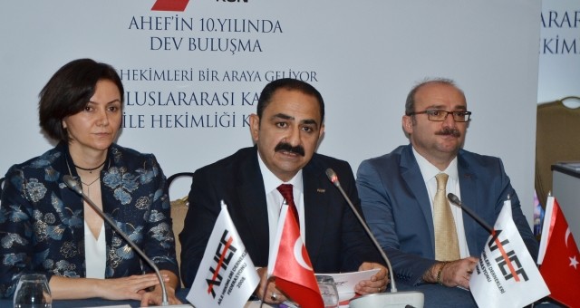 'Aile Hekimliği Türkiye'de Ortalama Yaşam Süresini 10 Yıl Uzattı'