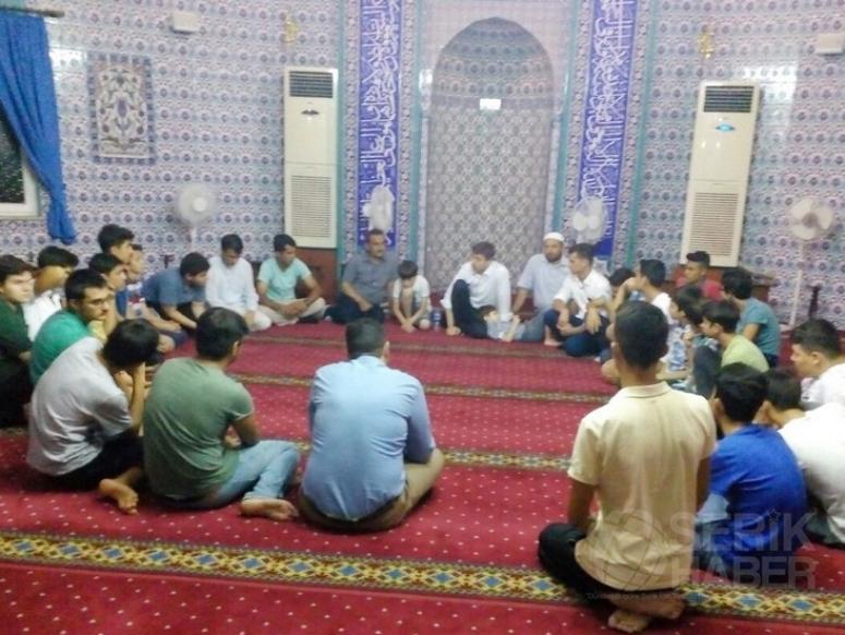 Gençler Orta Mahalle Camisinde İtikâfa Girdi