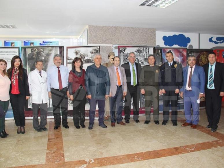 Protokol Çanakkale Sergisini Gezdi