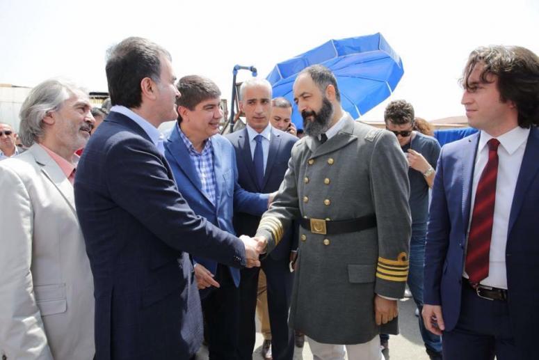 Bakan Çelik Çandır Mahallesinde Film Setini Ziyaret Etti