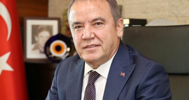 Antalya'da CHP'li Muhittin Böcek Kazandı