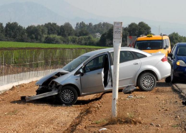 Belek Yolundaki Kazada 2 Kişi Yaralandı