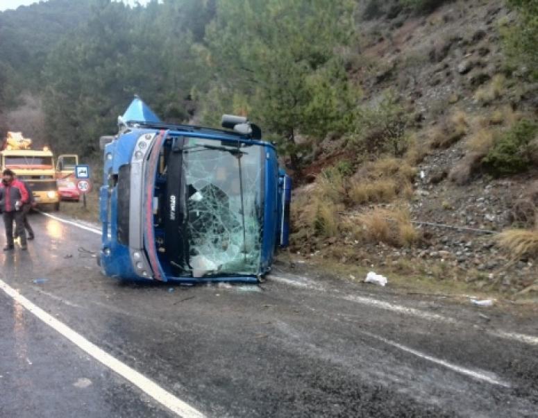 Mahkum Taşıyan Araç Devrildi 11 Yaralı Var