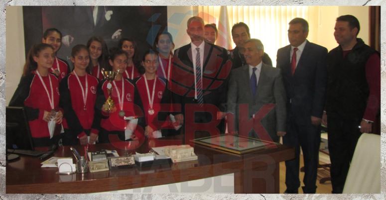 Sporda Bankoğlu Ortaokulu Antalya’ya Damgasını Vurdu
