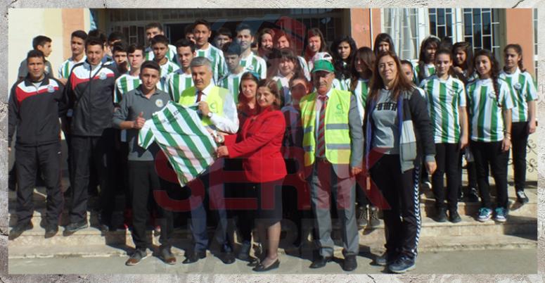 Başkan Çalık’tan Gençlere Serik Spor Forması