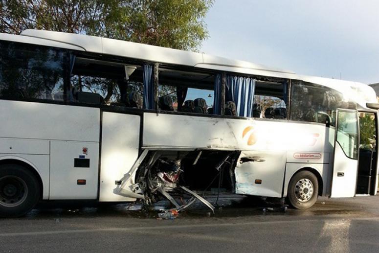 Dikmen Kavşağında 2 Otobüs Çarpıştı
