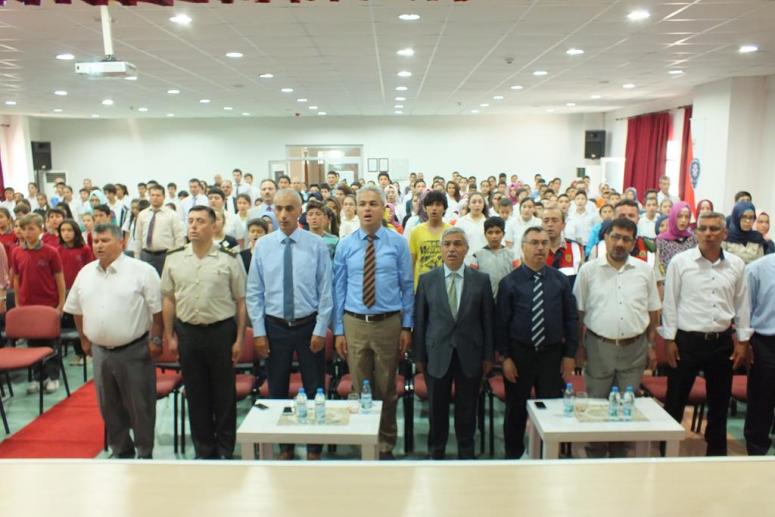 Trafik Haftası Proğramı İmam Hatip Ortaokulu Konferans Salonunda Düzenlendi