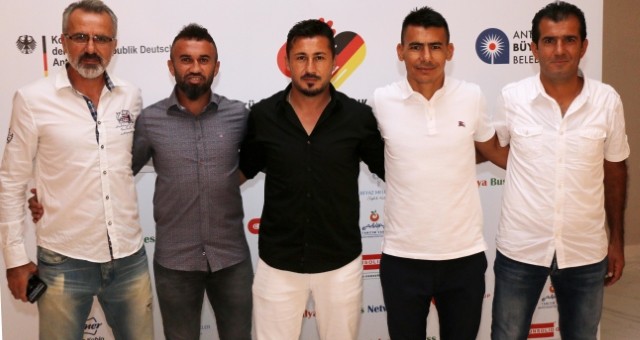 “Efsaneler” açılış kokteylinde buluştu