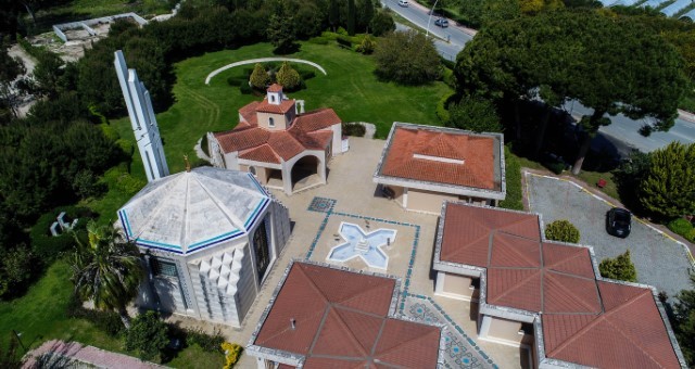 Cami, Kilise ve Sinagog Aynı Bahçede