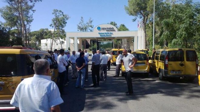 KADRİYE'DE TAKSİCİLERDEN PROTESTO