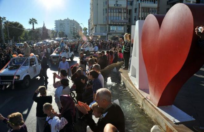 ALTIN PORTAKAL'DA KORTEJ ÇOŞKUSU
