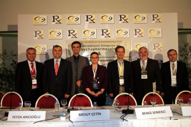 İSTANBUL'DA LİSE ÖĞRENCİLERİ BAĞIMLILIK TEHDİDİ ALTINDA