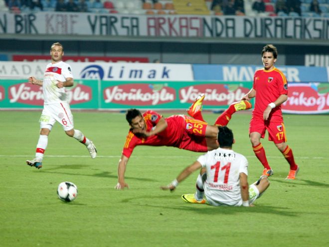 MEDİCAL PARK ANTALYASPOR EVİNDE 2-2 YE RAZI OLDU