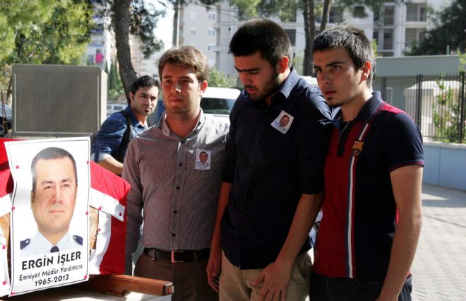 EMNİYET MÜDÜR YARDIMCISI İŞLER, ANTALYA'DA TOPRAĞA VERİLDİ 