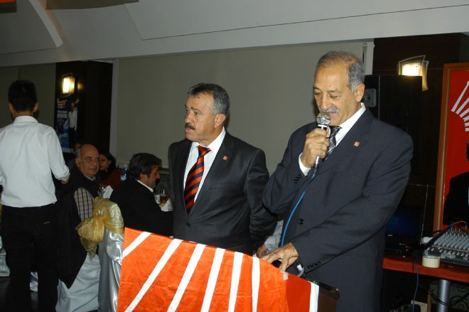 CHP'LİLER DAYANIŞMA YEMEĞİNDE BULUŞTU