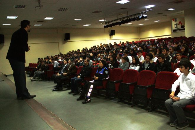 EMNİYETTEN GENÇLİK VE GÜVENLİ GELECEK KONFERANSI