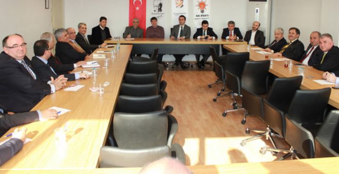 AK PARTİ İLÇE BELEDİYE BAŞKAN ADAYLARIYLA İLK TOPLANTISINI GERÇEKLEŞTİRDİ