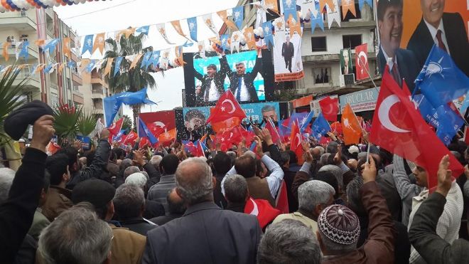 AK PARTİ SEÇİM BÜROSUNU COŞKULU BİR KALABALIKLA AÇTI