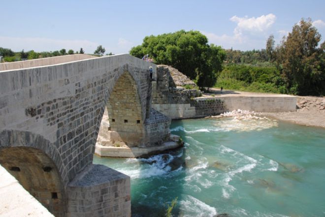 TARİHİ KÖPRÜ YIKILMAKTAN KURTARILDI