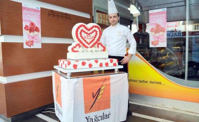YAĞCILAR'DAN SEVGİLİLER GÜNÜNE ÖZEL PASTA