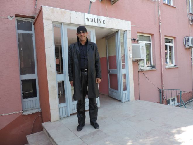 ADNAN OKTAR BOĞAZKENT'Lİ KARİKATÜRİST'TEN DAVACI OLDU 