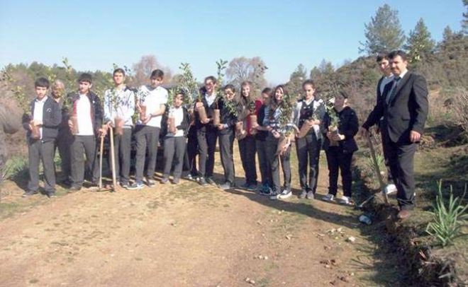ATATÜRK ANADOLU LİSESİ ÖĞRENCİLERİNDEN AĞAÇLANDIRMAYA DESTEK