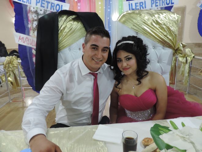 ASLI VE SONER ÇİFTİ MUHTEŞEM BİR TÖRENLE NİŞANLANDI