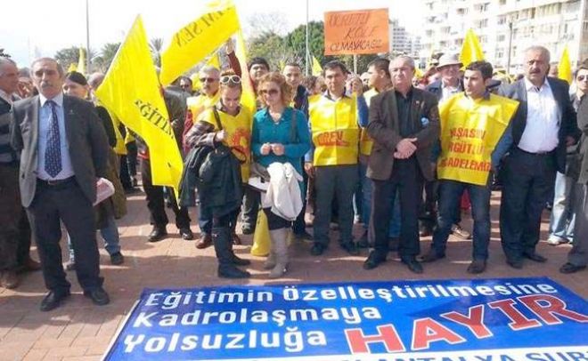 SERİK EĞİTİM-SEN İŞ BIRAKMA EYLEMİNDEN SONRA ANTALYADA YÜRÜYÜŞE KATILDI 