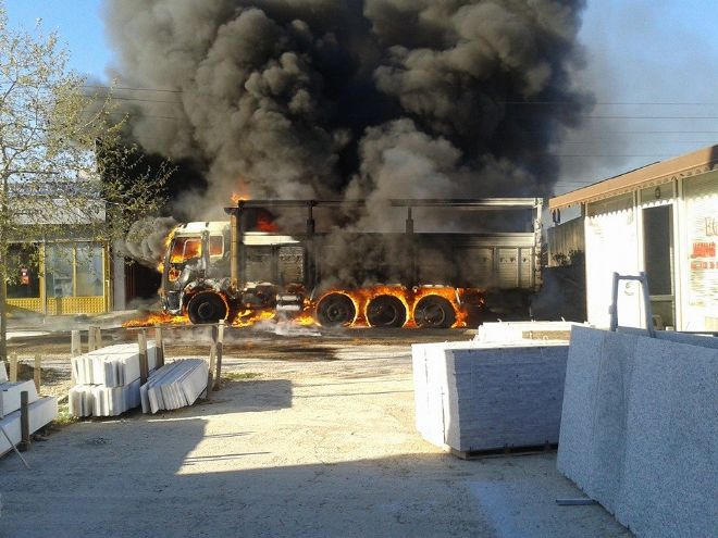 SANAYİ SİTESİNDE PATLAMA 2 YARALI