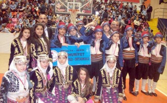 CUMHURİYET, HALK OYUNLARINDA ANTALYA 3 SÜ OLDU