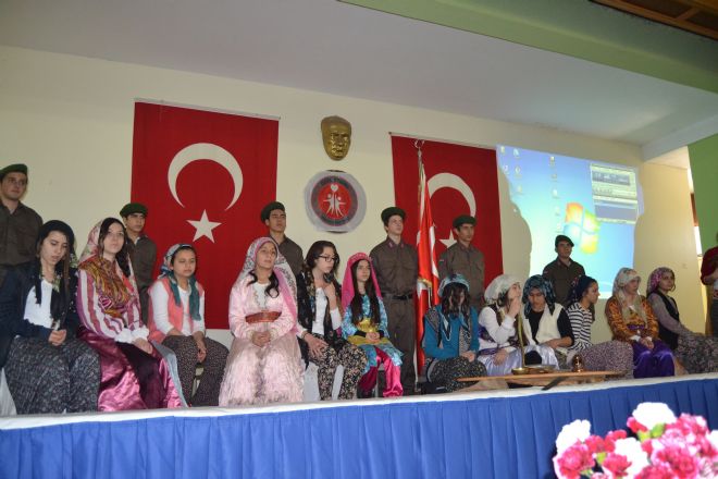 ÖZEL YEDİSU ANADOLU SAĞLIK MESLEK LİSESİ ÇANAKKALE ŞEHİTLERİNİ ANDI