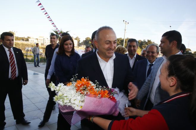 BAKAN ÇAVUŞOĞLU YEDİSU SAĞLIK KOLEJİNİ ZİYARET ETTİ