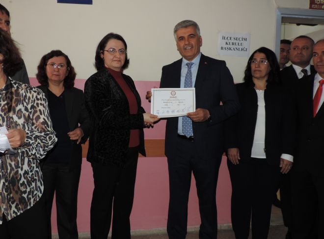 ÇALIK BELEDİYE BAŞKANLIĞI MAZBATASINI ALDI