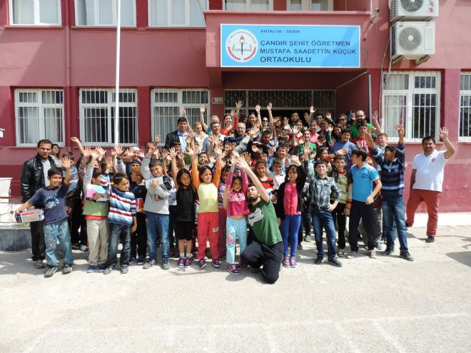 ROTARACT KULÜBÜNDEN ÖĞRENCİLERE YARDIM