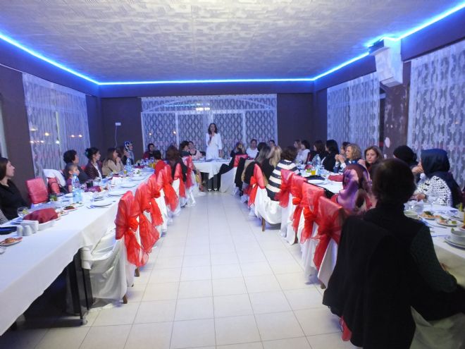 ESRA RÜSTEMOĞLU VE GÖNÜLLÜLER TANIŞMA VE KAYNAŞMA YEMEĞİNDE BULUŞTU