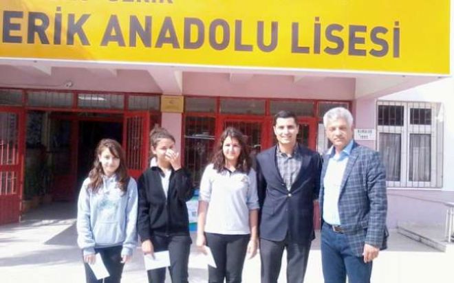 ANADOLU LİSESİNDE RESİM YARIŞMASINDA DERECEYE GİRENLER ÖDÜLLENDİRİLDİ