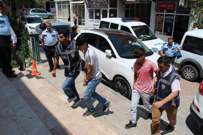 POLİS OTO FARESİ ŞÜPHELİLERİ SON İŞLERİNDE YAKALANDI