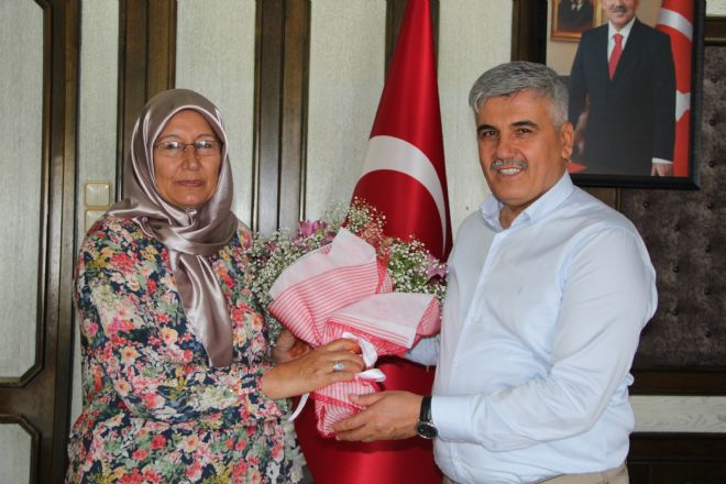 SERİK AK PARTİ İLÇE KADIN KOLLARI BAŞKANINDAN BAŞKANÇALIKA ZİYARET