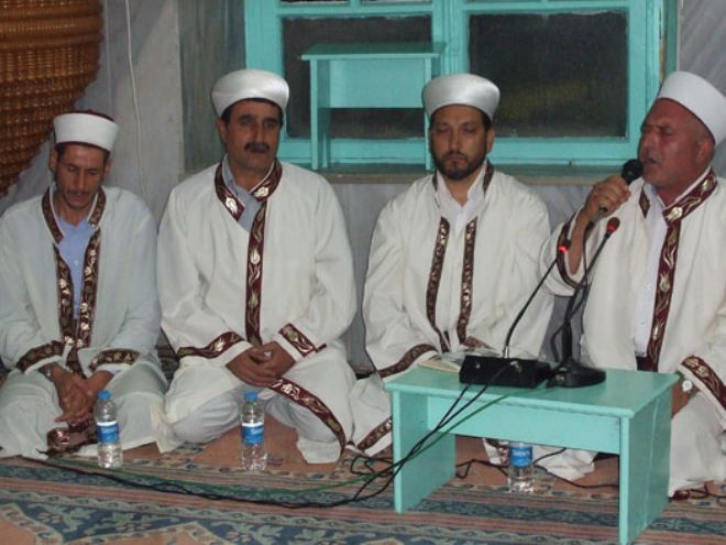 BERAT KANDİLİ ÇOŞKUYLA KUTLANDI 