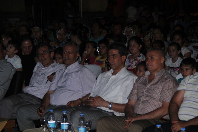 BELEDİYE'DEN ÇOCUKLARA KARLAR ÜLKESİ FİLM GÖSTERİMİ