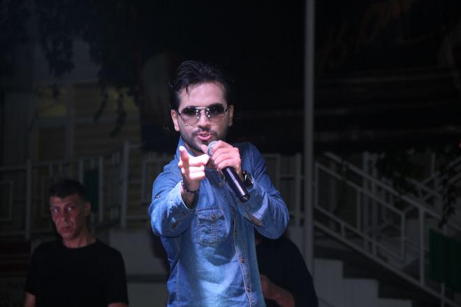 ALİ ÖZMEN ÇOCUKLAR İÇİN SAHNEDEYDİ