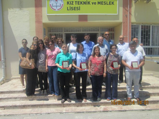 SERİK KIZ TEKNİK VE MESLEK LİSESİNDE TAYİNİ ÇIKAN ÖĞRETMENLERE VEDA YEMEĞİ DÜZENLENDİ