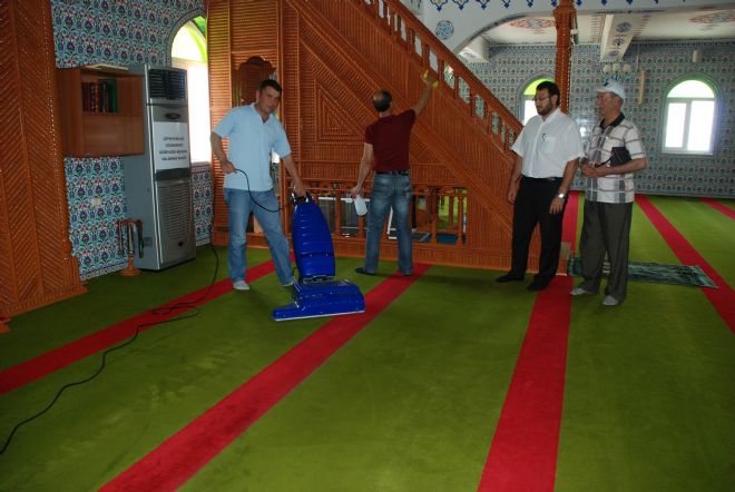 SERİK BELEDİYESİ CAMİLERİ TEMİZLİYOR