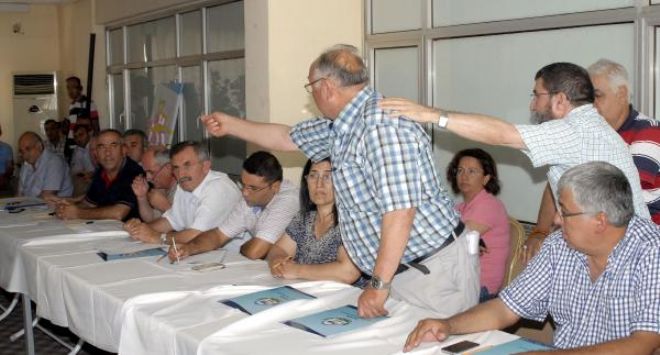 BELEDİYE MECLİS TOPLANTISINDA GERGİN ANLAR