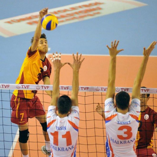 VOLEYBOLDA SERİK'İN GURURU SEFA URLU