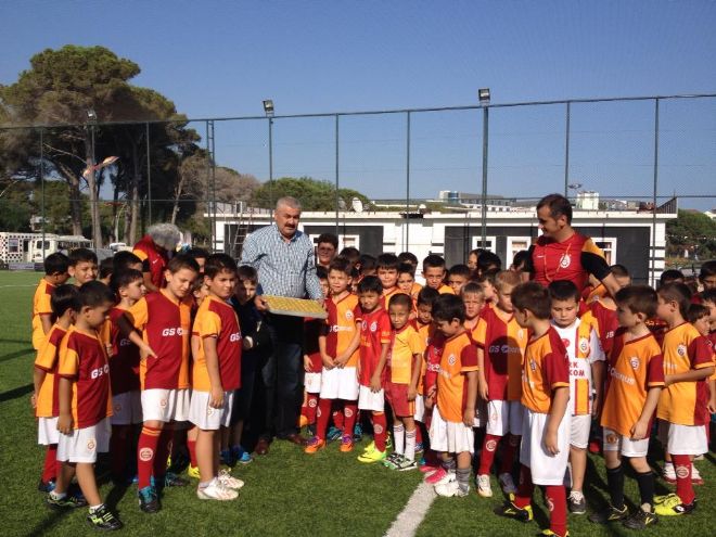 YAĞCILAR'DAN SPORCU GENÇLERE BAKLAVA ZİYAFETİ